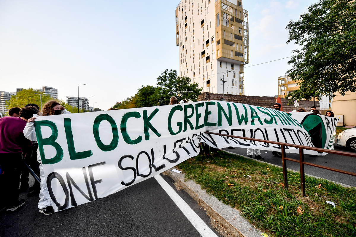 Clima: attivisti Climate Justice tentano blocco accesso MiCo
