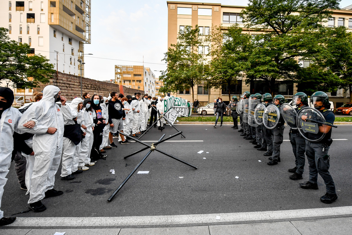 Clima: attivisti Climate Justice tentano blocco accesso MiCo