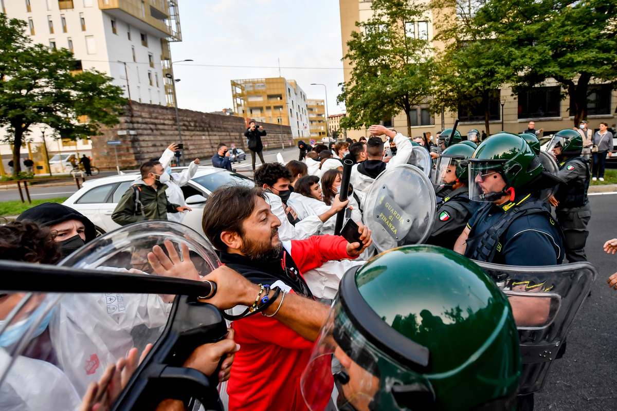 Clima: attivisti Climate Justice tentano blocco accesso MiCo