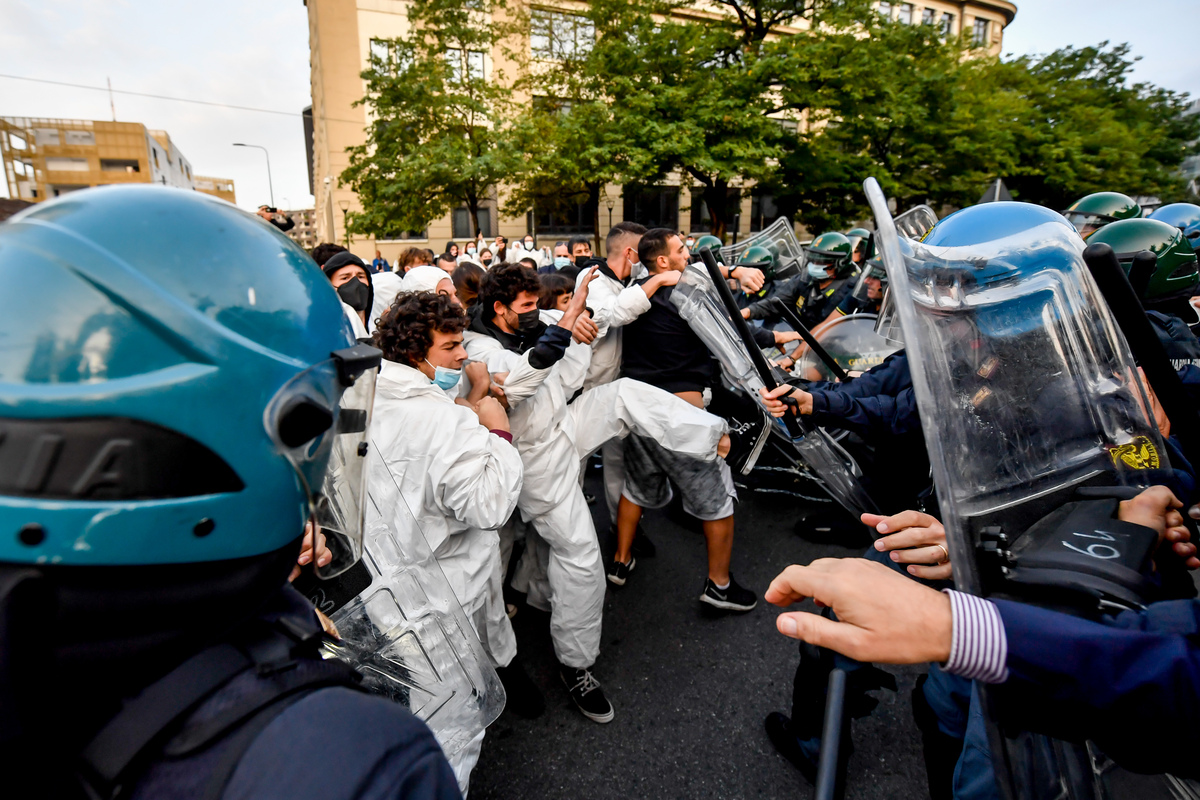 Clima: attivisti Climate Justice tentano blocco accesso MiCo