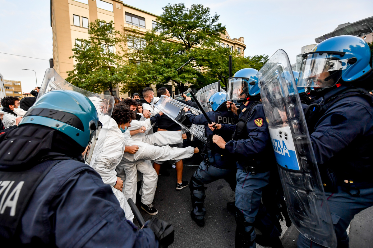 Clima: attivisti Climate Justice tentano blocco accesso MiCo