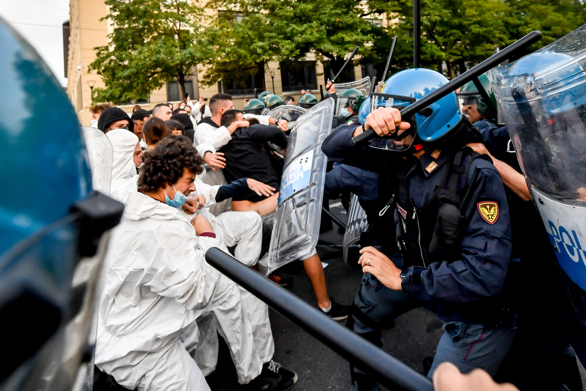 Clima: attivisti Climate Justice tentano blocco accesso MiCo