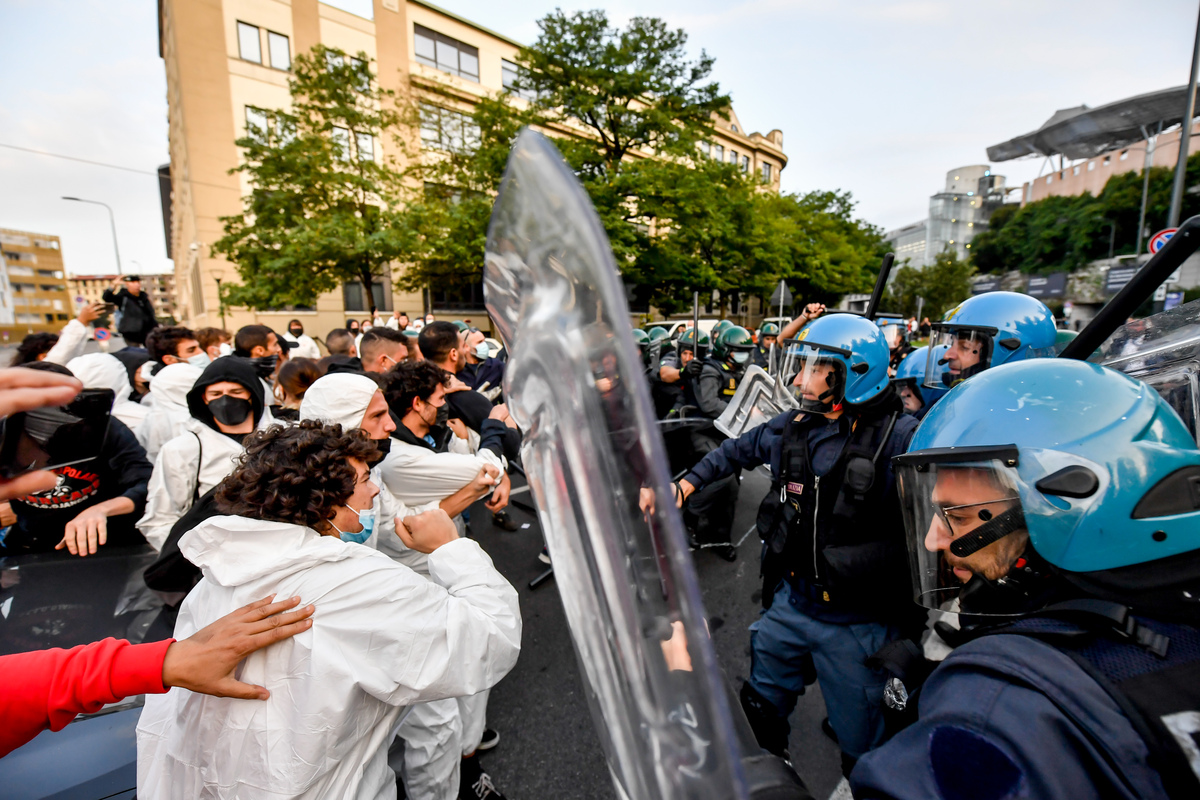 Clima: attivisti Climate Justice tentano blocco accesso MiCo