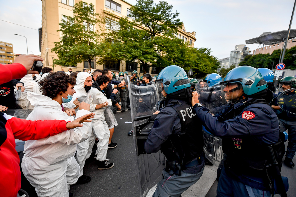 Clima: attivisti Climate Justice tentano blocco accesso MiCo