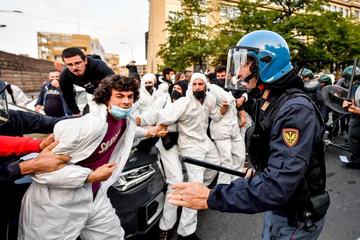 Clima: attivisti Climate Justice tentano blocco accesso MiCo
