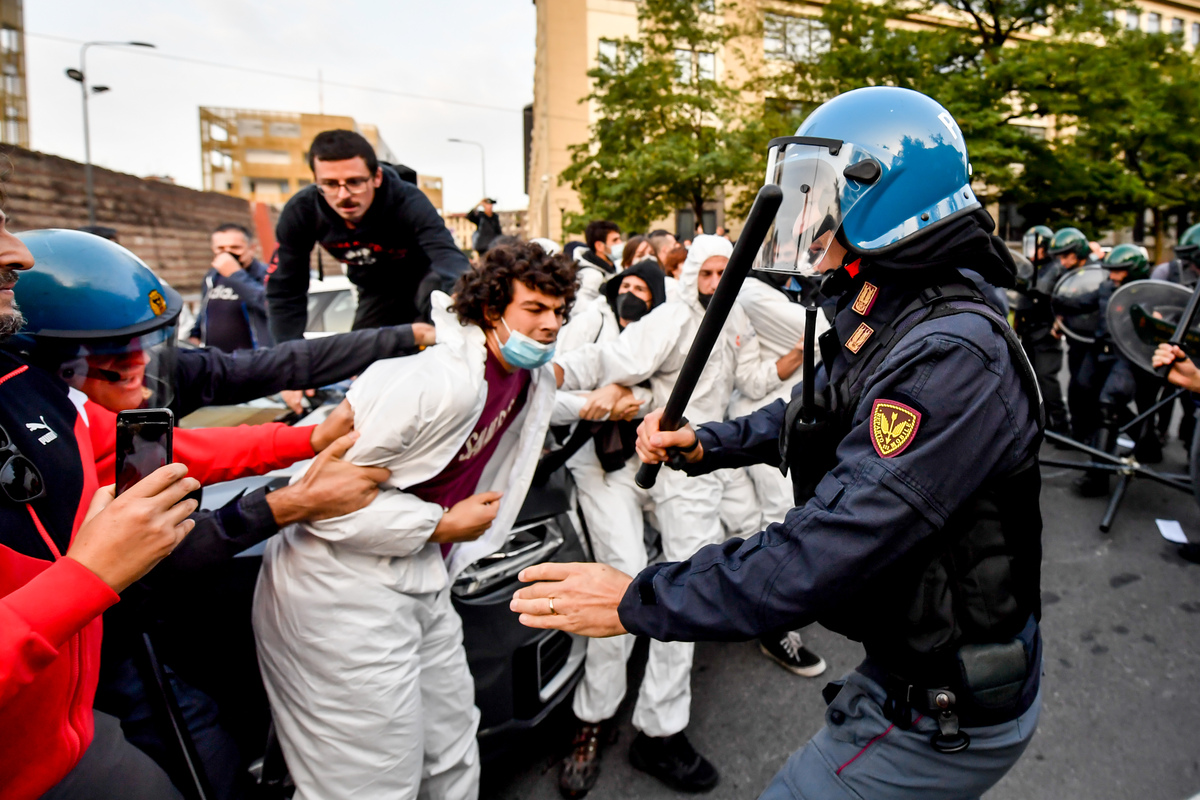 Clima: attivisti Climate Justice tentano blocco accesso MiCo