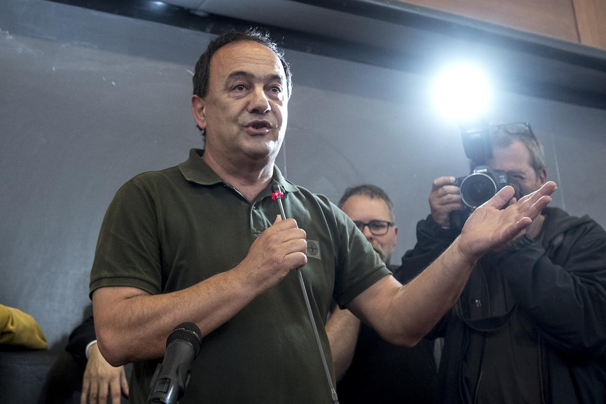 Riace, l’ex sindaco Mimmo Lucano condannato a 13 anni e 2 mesi