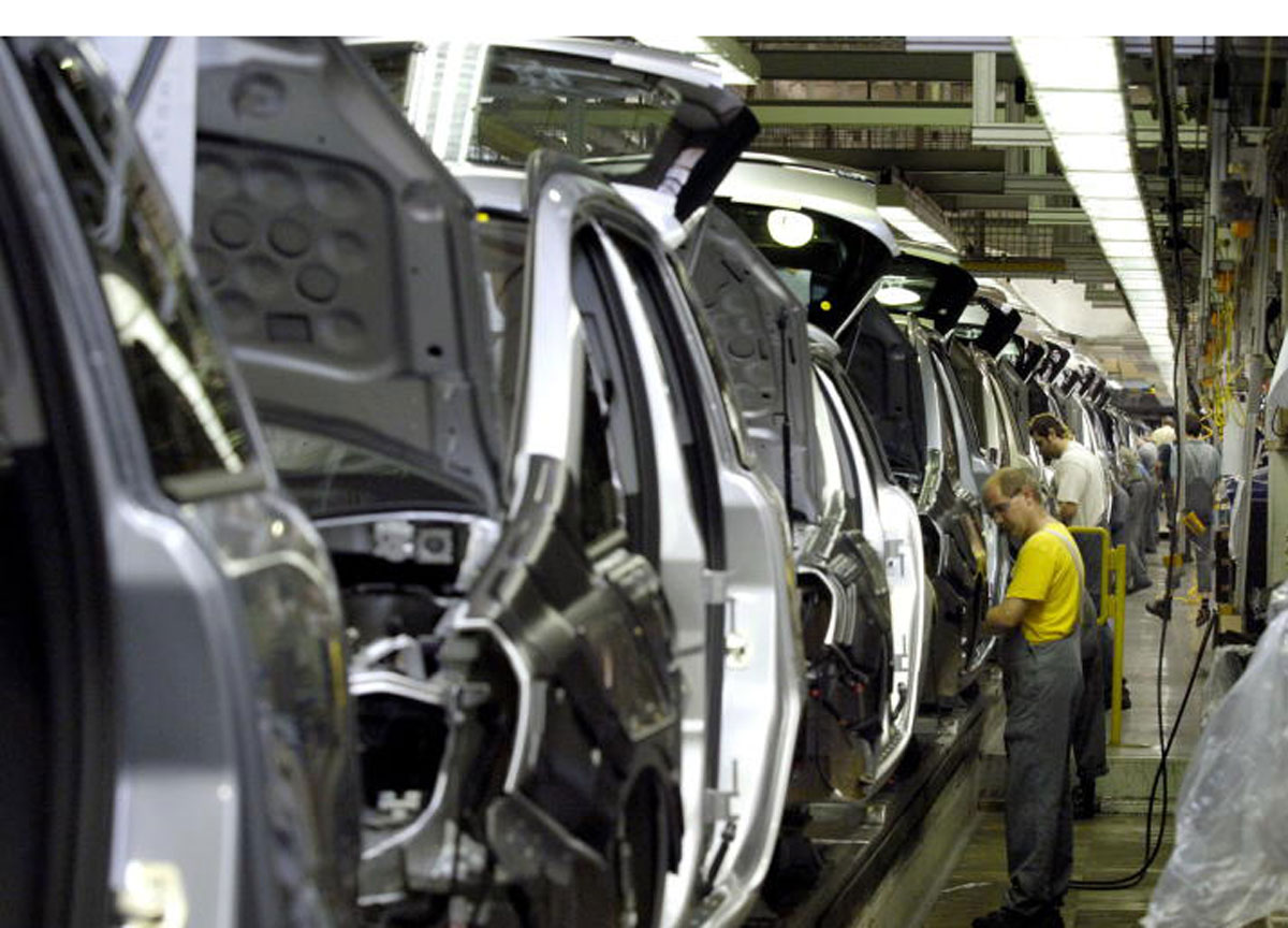 Stellantis, crisi chip: stabilimento Opel in Germania chiude fino al 2022 Stellantis, crisi chip: stabilimento Opel in Germania chiude fino al 2022