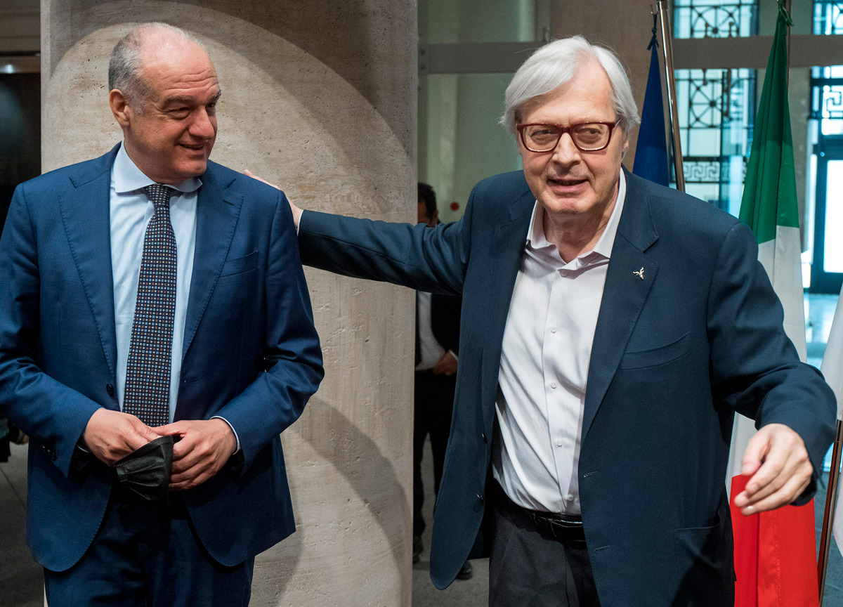 Roma, Pippo Franco tenta lo scippo a Sgarbi. Vuole l’assessorato alla Cultura