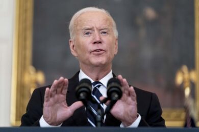 Debito, gli Usa schivano lo shutdown. Biden firma il disegno legge