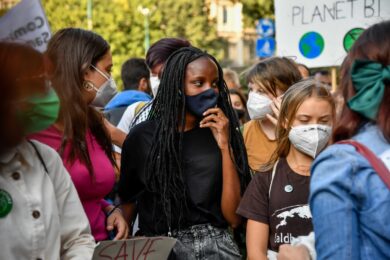 In corteo per un futuro green: presenti a Milano Greta e Vanessa. VIDEO