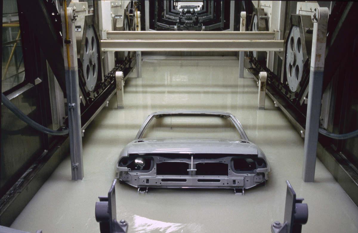 Da 40 anni Opel utilizza vernicia base di acqua Da 40 anni Opel utilizza vernicia base di acqua