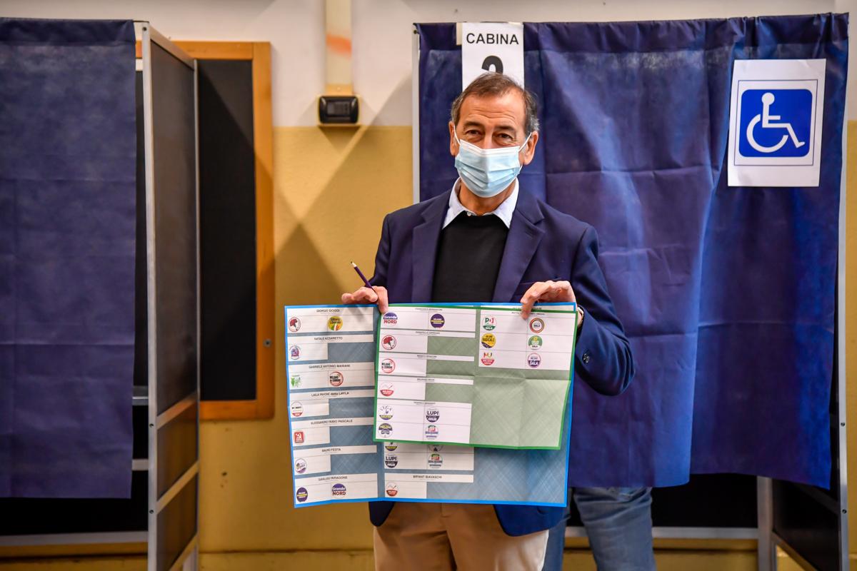 Elezioni, giù di 11 punti l’affluenza (35%).Ma nel 2016 si votò un giorno solo Elezioni, giù di 11 punti l’affluenza (35%).Ma nel 2016 si votò un giorno solo