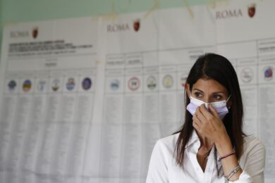 Elezioni, giù di 11 punti l’affluenza (35%).Ma nel 2016 si votò un giorno solo