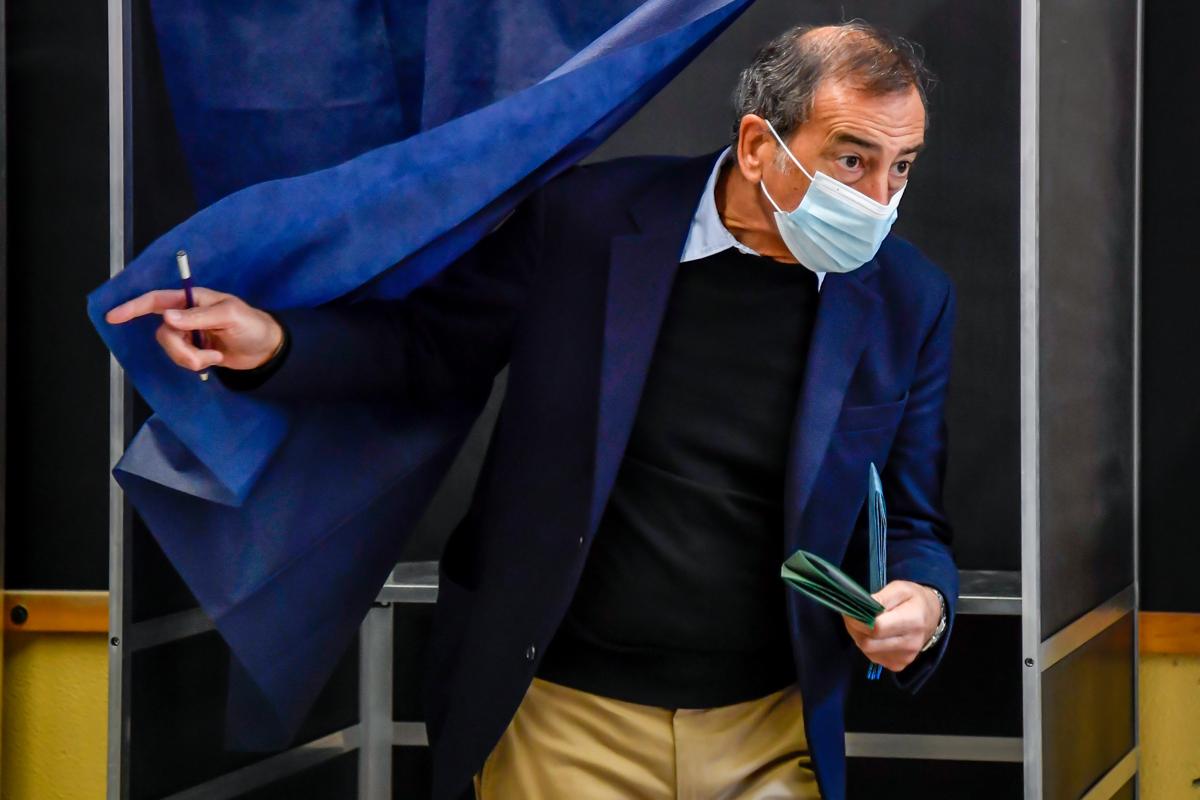 Elezioni, giù di 11 punti l’affluenza (35%).Ma nel 2016 si votò un giorno solo Elezioni, giù di 11 punti l’affluenza (35%).Ma nel 2016 si votò un giorno solo