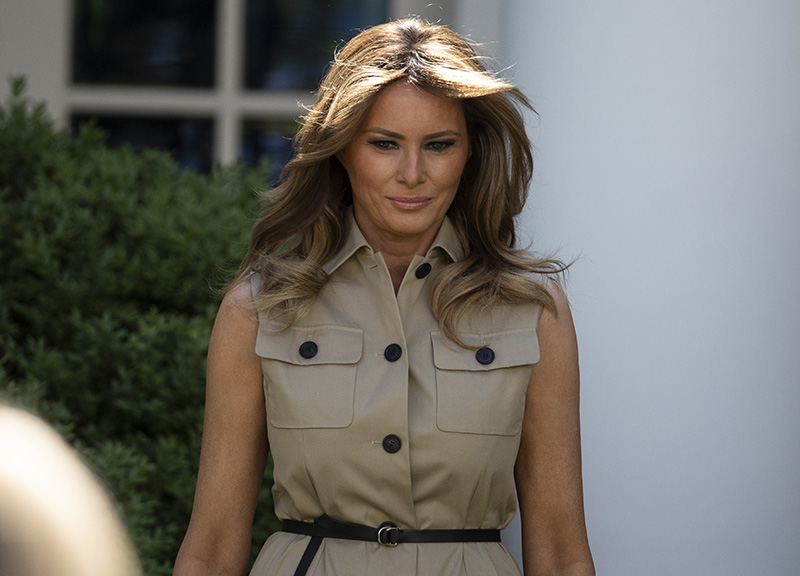 Melania Trump, libro dell’ex portavoce: per gli 007 “principessa Raperonzolo” Melania Trump, libro dell’ex portavoce: per gli 007 “principessa Raperonzolo”