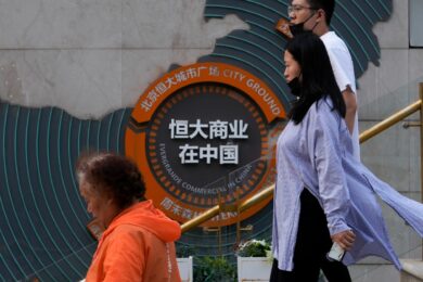 Evergrande sospesa in borsa. Rumors: in arrivo il salvataggio da 5,1 miliardi