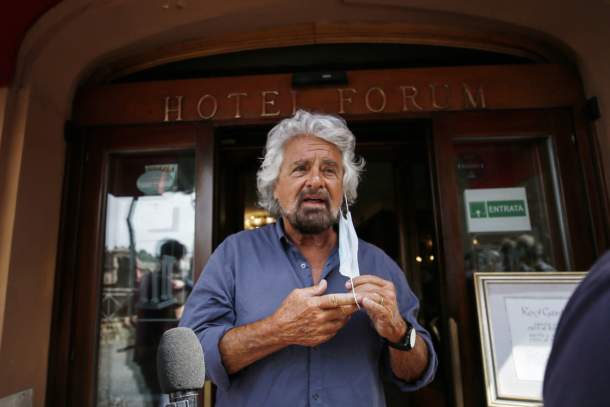 Carne, nitriti e nitrati cancerogeni: Beppe Grillo contro la lobby dei salumi Carne, nitriti e nitrati cancerogeni: Beppe Grillo contro la lobby dei salumi