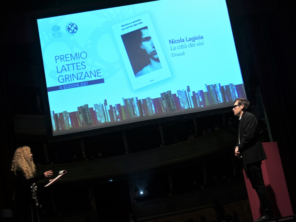 Premio Lattes Grinzane 2021 a Nicola Lagioia Premio Lattes Grinzane 2021 a Nicola Lagioia