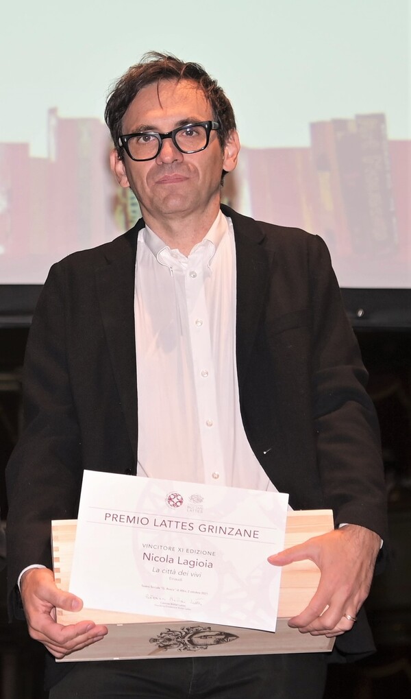 Premio Lattes Grinzane 2021 a Nicola Lagioia Premio Lattes Grinzane 2021 a Nicola Lagioia