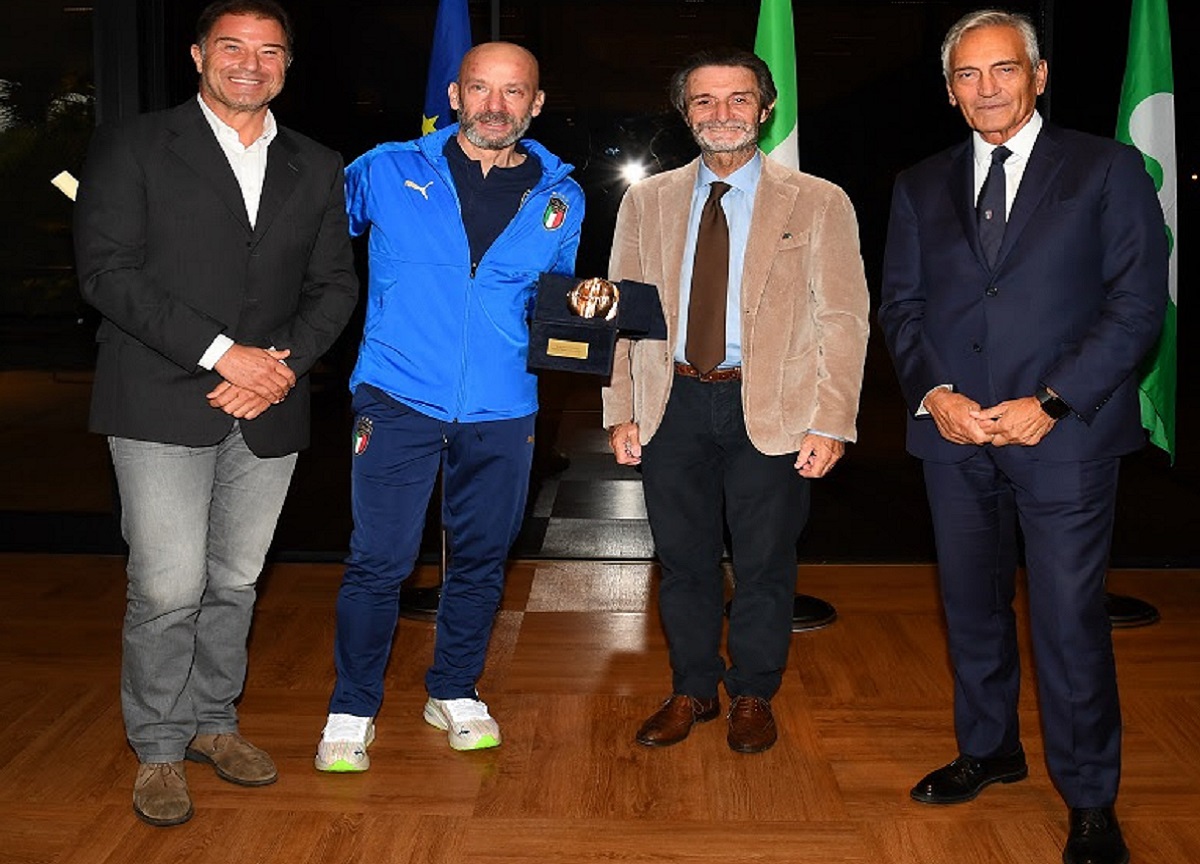 Regione Lombardia, a Gianluca Vialli il Premio Rosa Camuna Regione Lombardia, a Gianluca Vialli il Premio Rosa Camuna