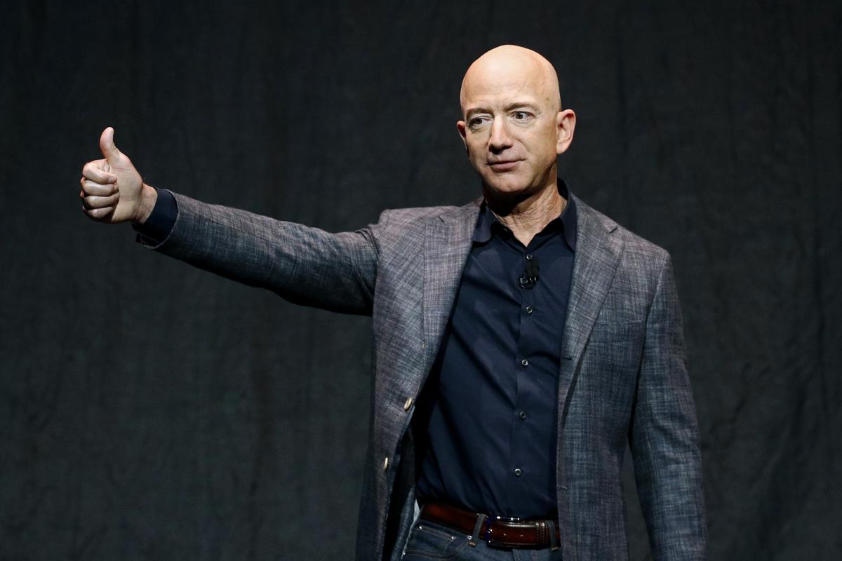 Covid, c’è chi si è arricchito. Bezos, Musk, Zuckerberg: la lista dei paperoni Covid, c’è chi si è arricchito. Bezos, Musk, Zuckerberg: la lista dei paperoni