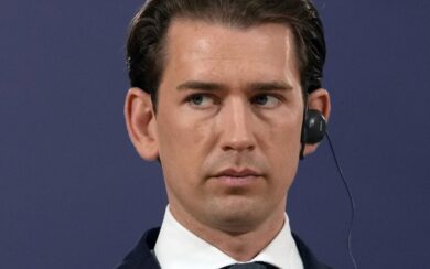 Austria, il cancelliere Kurz indagato per favoreggiamento della corruzione