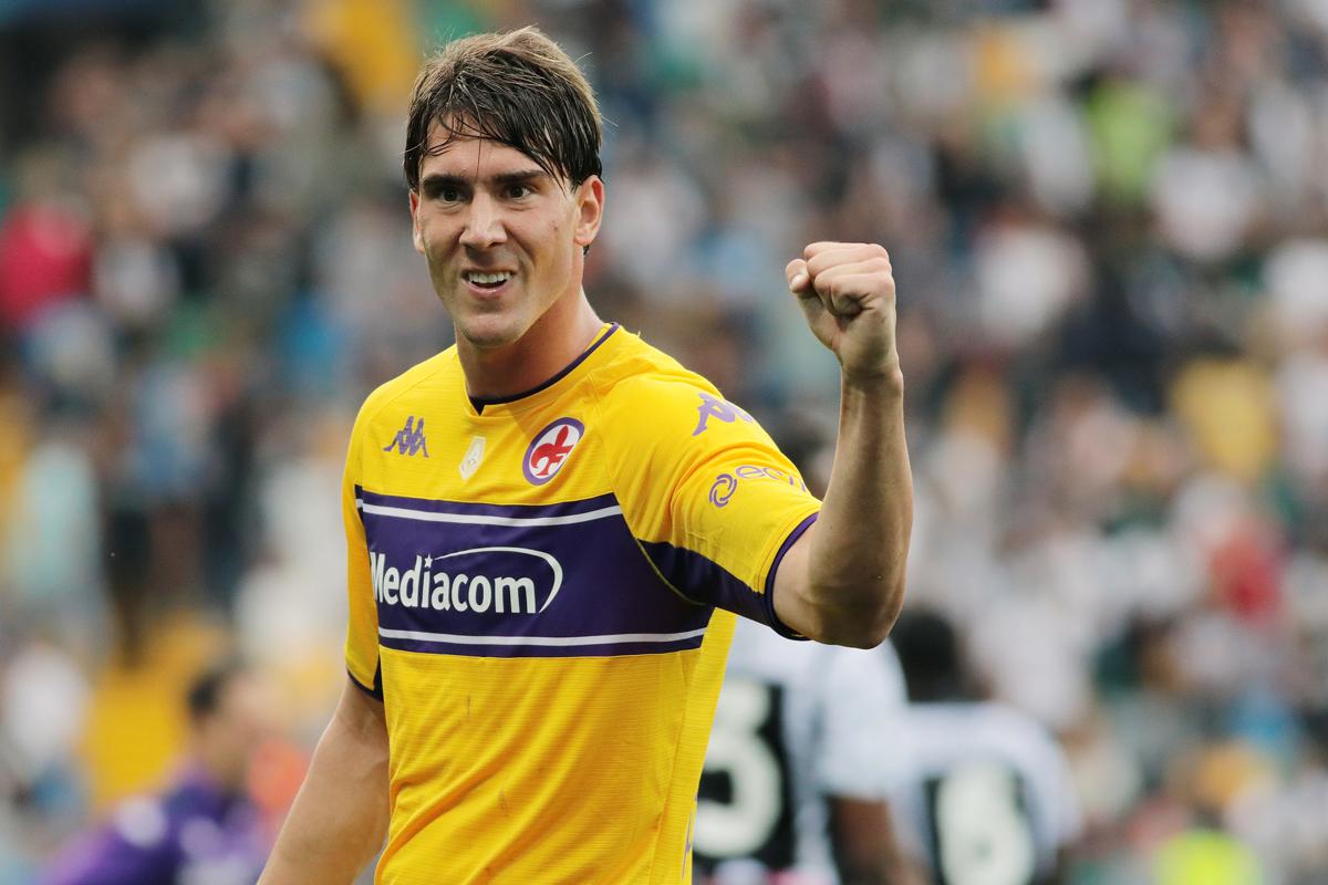 Vlahovic, asta per l’attaccante: il City supera la Juve ma servono 90 milioni Vlahovic, asta per l’attaccante: il City supera la Juve ma servono 90 milioni