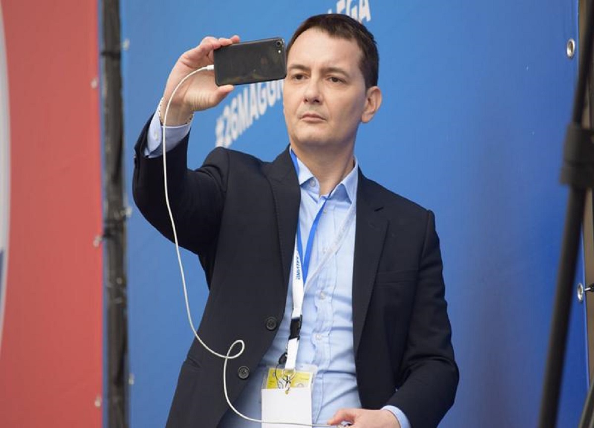 Morisi, “La droga ti piacerà”. “Porto un amico, io attivo dominante”. Le chat Morisi, “La droga ti piacerà”. “Porto un amico, io attivo dominante”. Le chat