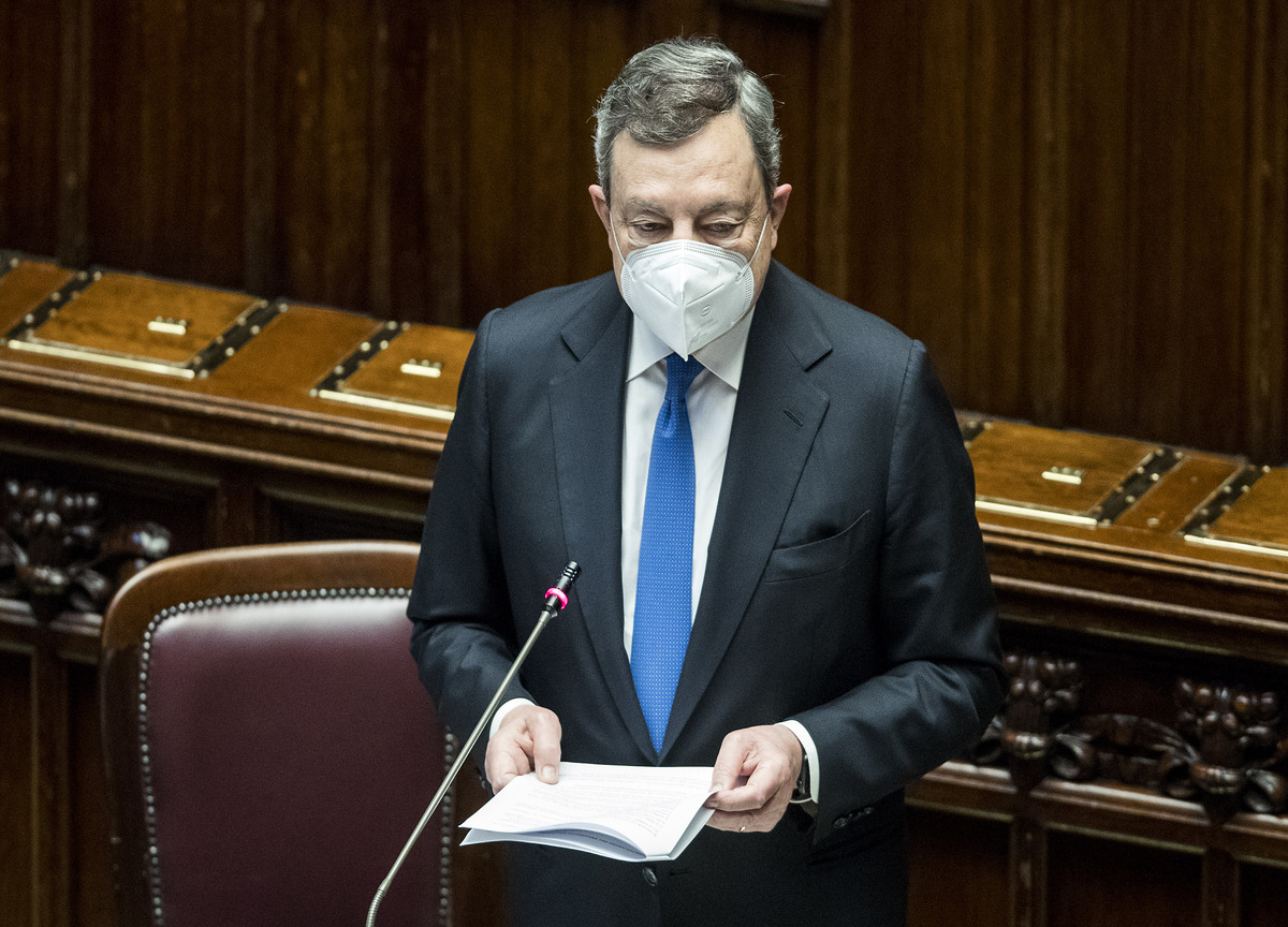 Draghi: “Pandemia arginata ma vaccino serve. Parlamento motore di sviluppo” Draghi: “Pandemia arginata ma vaccino serve. Parlamento motore di sviluppo”