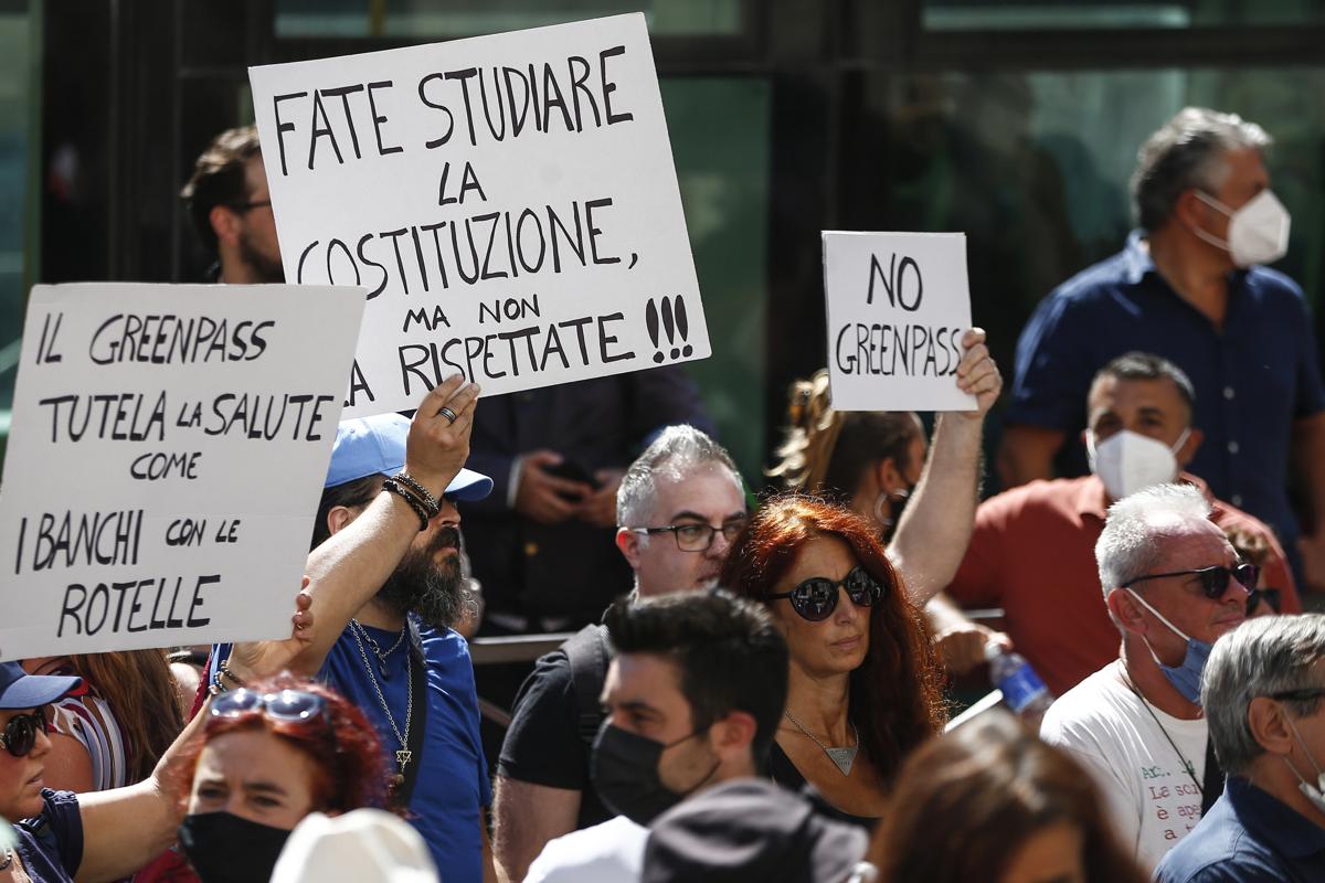 Green Pass, da venerdì 4 mln di lavoratori rischiano di perdere lo stipendio