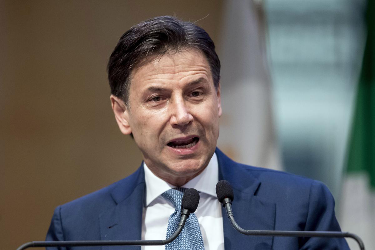 M5S, la segreteria dopo i ballottaggi. Nomi in corsa: da Crimi a Taverna a… M5S, la segreteria dopo i ballottaggi. Nomi in corsa: da Crimi a Taverna a…