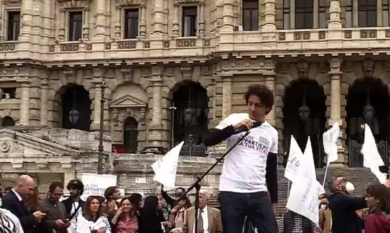 Eutanasia, ok da don Cannavera alla “morte dolce”. Il vescovo lo richiama