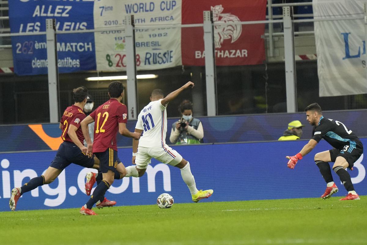 Mbappè gol e bufera sulla Nations League alla Francia. “Scandalo”. Caos Var Mbappè gol e bufera sulla Nations League alla Francia. “Scandalo”. Caos Var