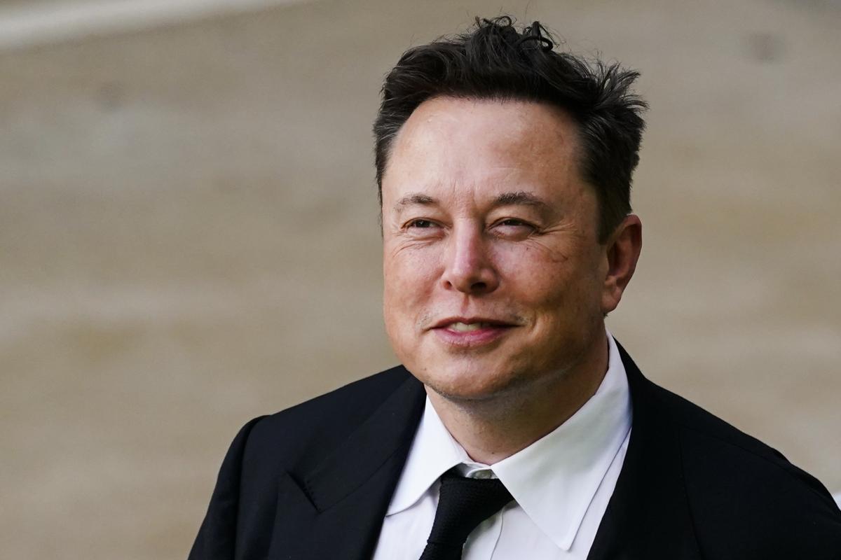 Elon Musk prende in giro Bezos che elogia Amazon su Twitter