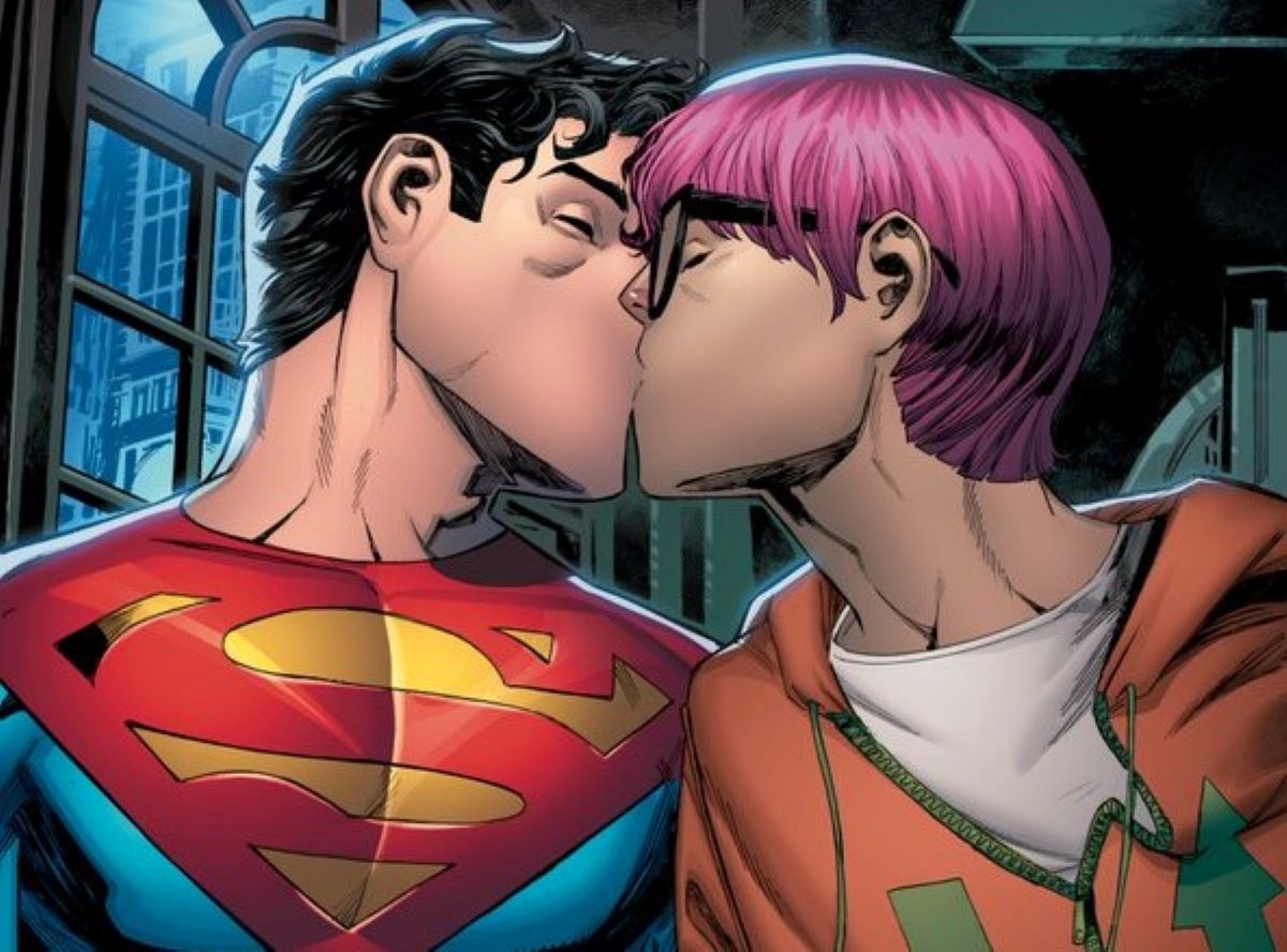 Dc Comics, torna Superman ed è bisessuale: l’annuncio nel #comingoutday Dc Comics, torna Superman ed è bisessuale: l’annuncio nel #comingoutday