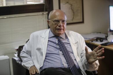 Galli nel pollaio, da superstar della tv pandemica a concorsopoli