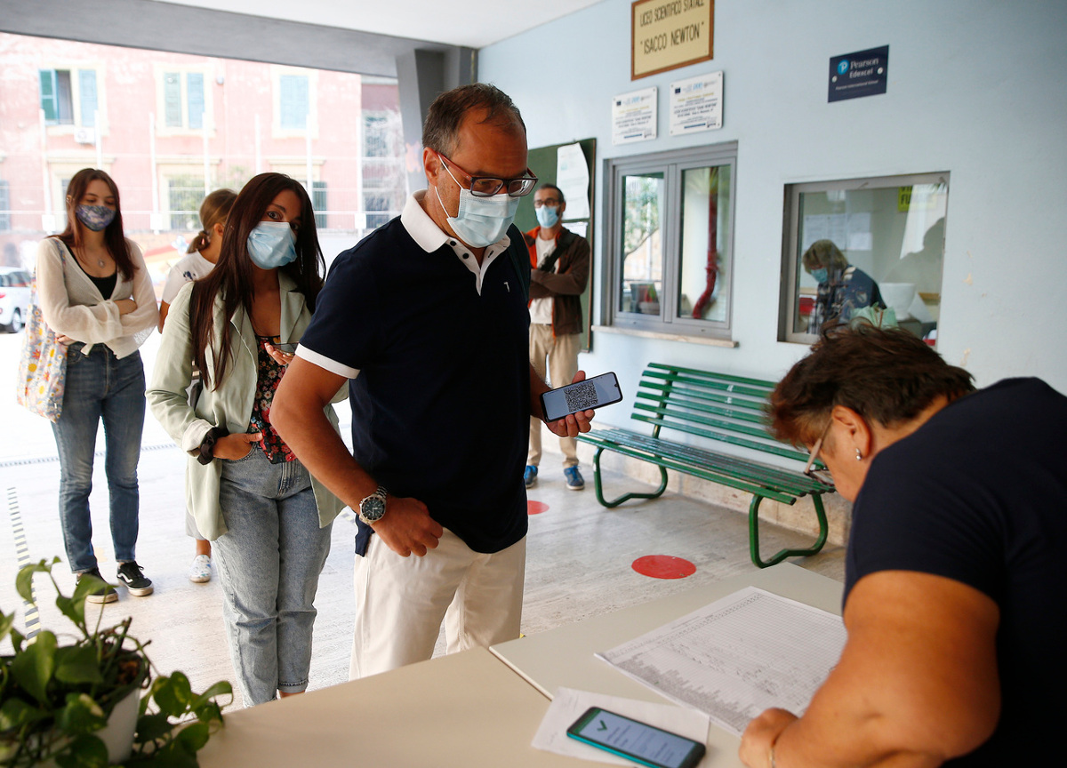 Green Pass, Sbarra (Cisl): “Governo valuta tagli sul costo dei tamponi” Green Pass, Sbarra (Cisl): “Governo valuta tagli sul costo dei tamponi”