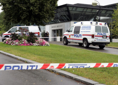Norvegia, esplosione davanti all’ambasciata USA a Oslo. La polizia: “Causa ignota, caccia ai responsabili”