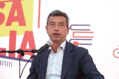 Green Pass, Orlando ammette: “Sarà complicato ma andiamo avanti”