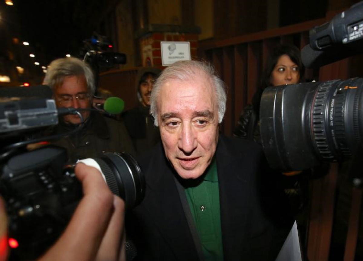 Dell’Utri: “Berlusconi? Un sogno. Craxi gli faceva la pipì sulla tavoletta” Dell’Utri: “Berlusconi? Un sogno. Craxi gli faceva la pipì sulla tavoletta”
