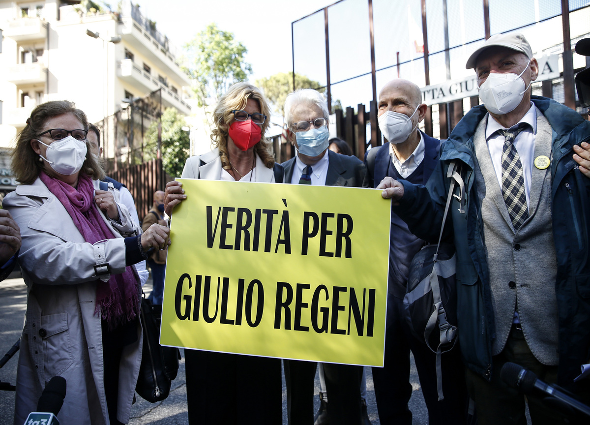 Morte Regeni, processo annullato. Genitori: “Ha vinto la prepotenza egiziana” Morte Regeni, processo annullato. Genitori: “Ha vinto la prepotenza egiziana”