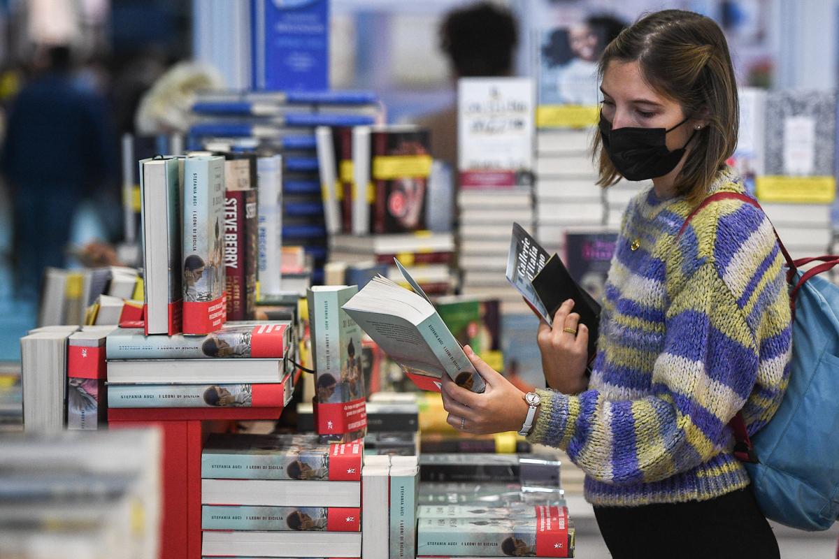 Colpo di scena, le librerie superano l’online. Editoria di varia in crescita Colpo di scena, le librerie superano l’online. Editoria di varia in crescita