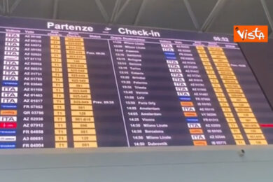 Alitalia addio, sui tabelloni di Fiumicino compare la scritta Ita