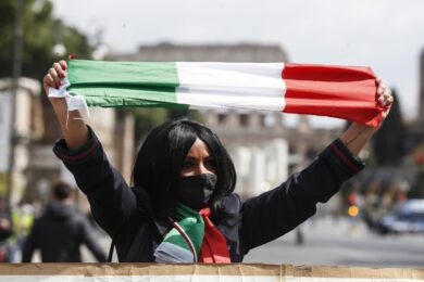 Ita, atterra il 1° volo: Milano-Bari.Il marchio Alitalia alla newco per 90 mln