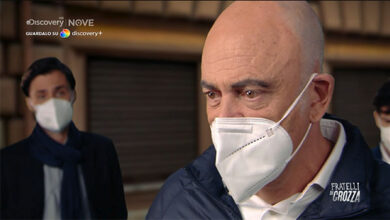 Fratelli di Crozza e’ per la prima volta Michetti: “non riesco a dire che sono antifascista…colpa della tosse”