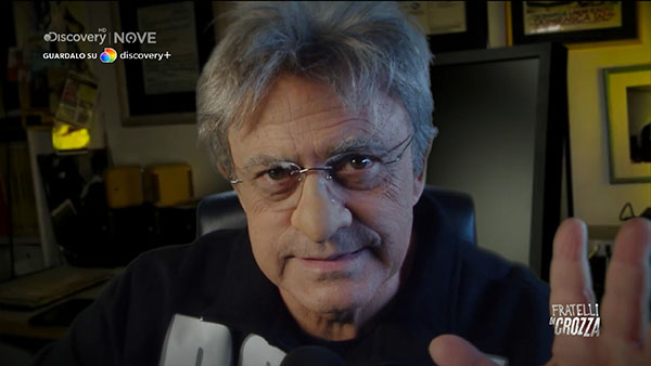Fratelli di Crozza diventa Red Ronnie “ogni volta che infilano il tampone nel naso premono il tasto reset. mi han cancellato la memoria sui Matia Bazar” Fratelli di Crozza diventa Red Ronnie “ogni volta che infilano il tampone nel naso premono il tasto reset. mi han cancellato la memoria sui Matia Bazar”