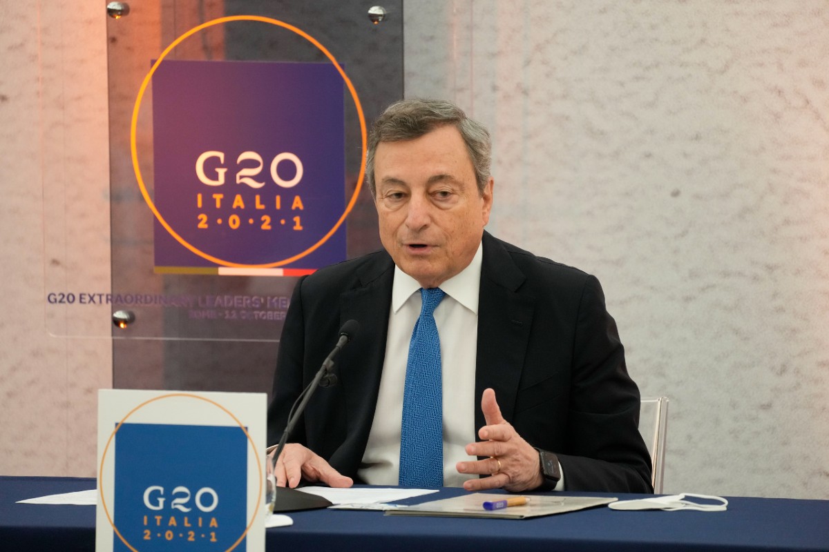 Green Pass, il governo non arretra. Draghi: “Test a pagamento e nessun rinvio” Green Pass, il governo non arretra. Draghi: “Test a pagamento e nessun rinvio”
