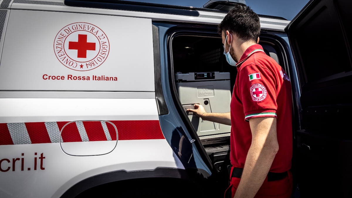 Land Rover al fianco di Croce Rossa Italiana impegnata nella campagna Covid-19