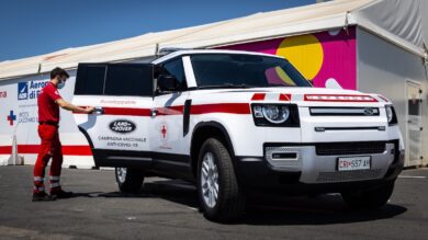 Land Rover al fianco di Croce Rossa Italiana impegnata nella campagna Covid-19